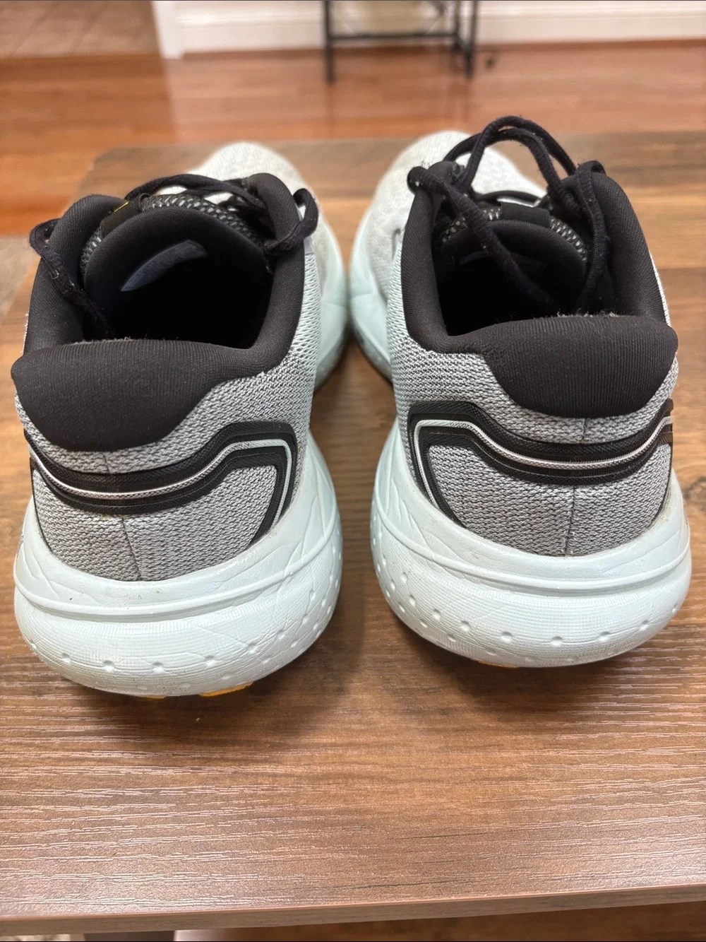Men’s Brooks Glycerin 21 Size 10 Running Shoes — Light Blue with Black Accents